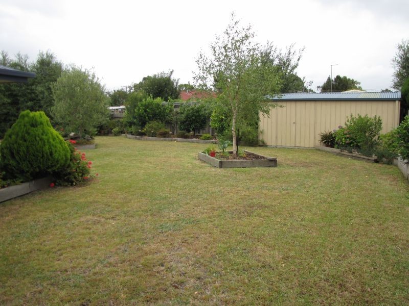 11 Crombe Court, Newborough VIC 3825