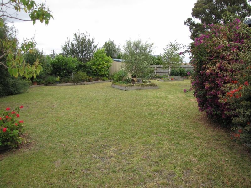 11 Crombe Court, Newborough VIC 3825