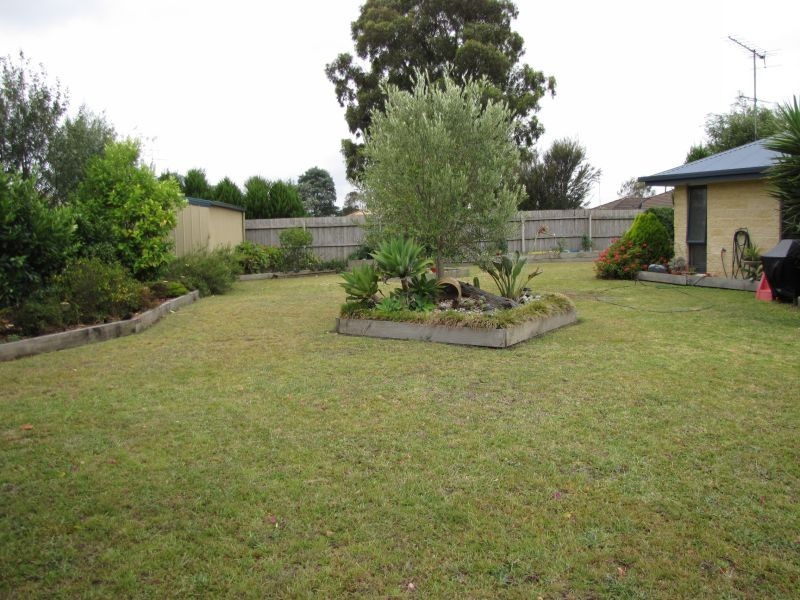 11 Crombe Court, Newborough VIC 3825
