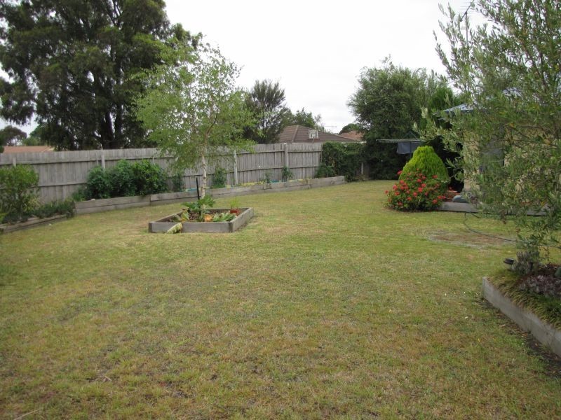 11 Crombe Court, Newborough VIC 3825