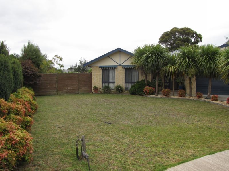 11 Crombe Court, Newborough VIC 3825