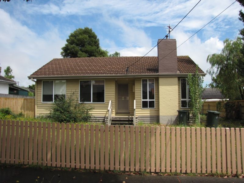 24 Kent Street, Moe VIC 3825