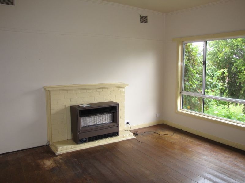 2 Pruden Street, Moe VIC 3825