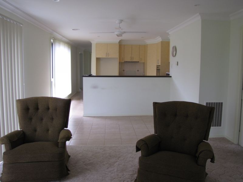 18 Saxtons Drive, Moe VIC 3825
