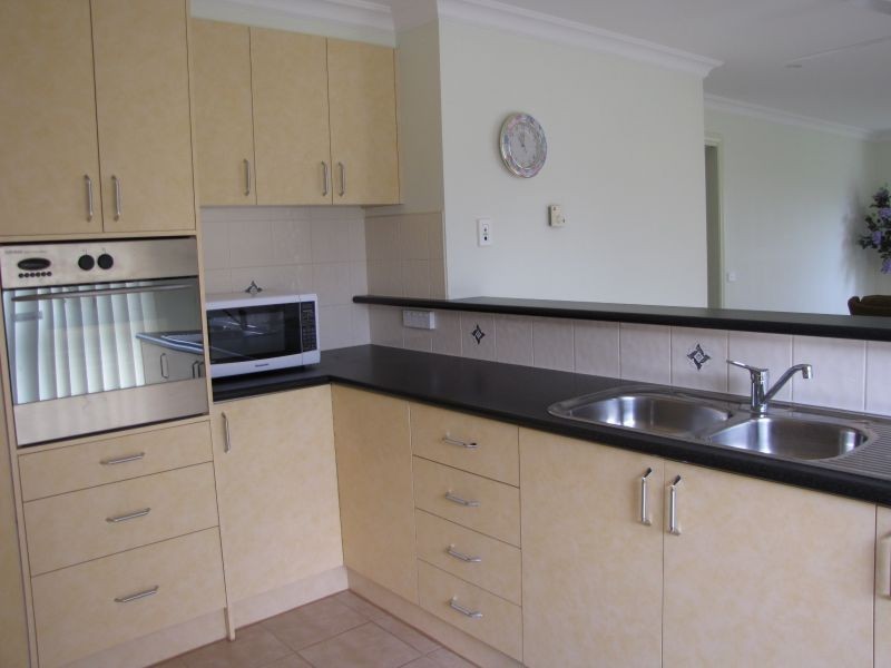 18 Saxtons Drive, Moe VIC 3825