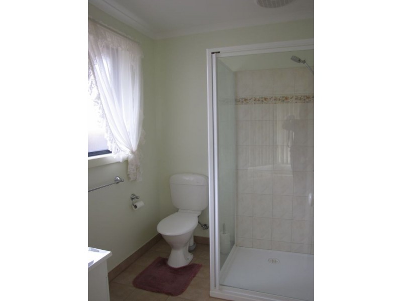 18 Saxtons Drive, Moe VIC 3825