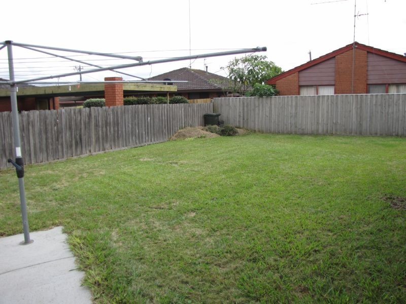 18 Saxtons Drive, Moe VIC 3825