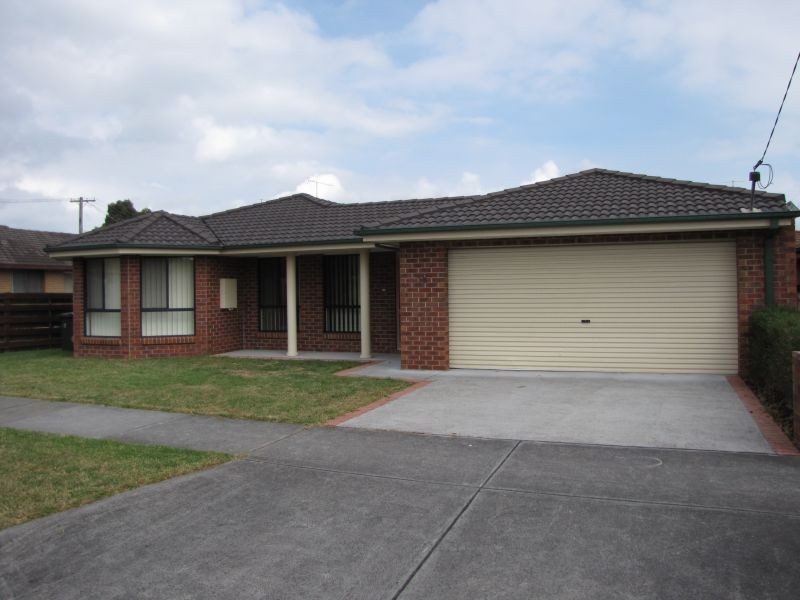 18 Saxtons Drive, Moe VIC 3825