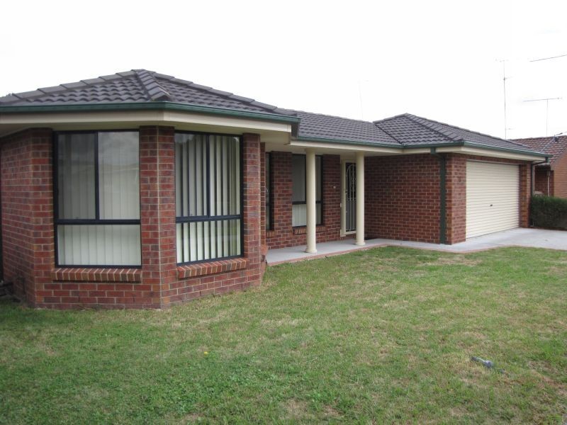 18 Saxtons Drive, Moe VIC 3825
