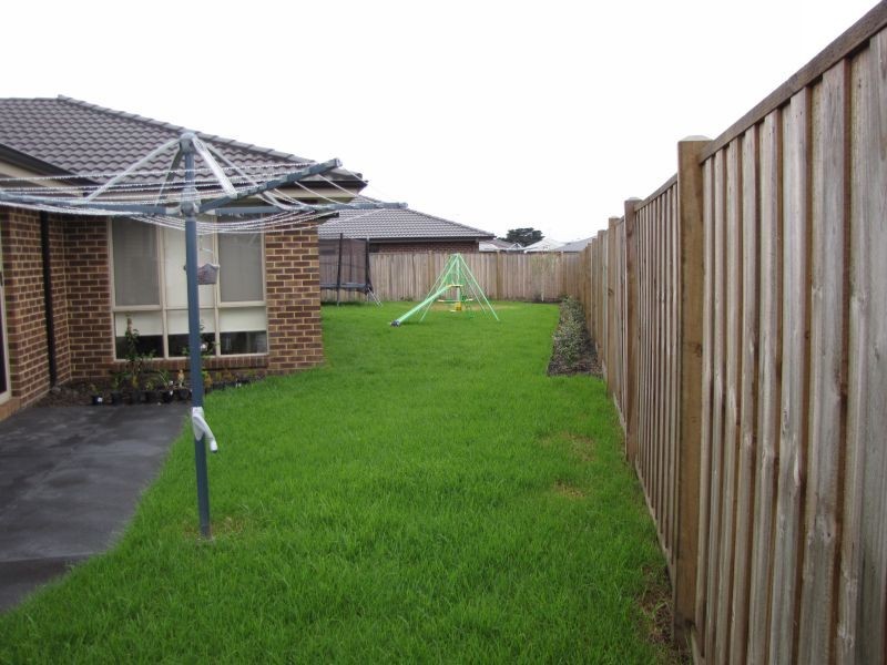 8 Copperhead Court, Newborough VIC 3825