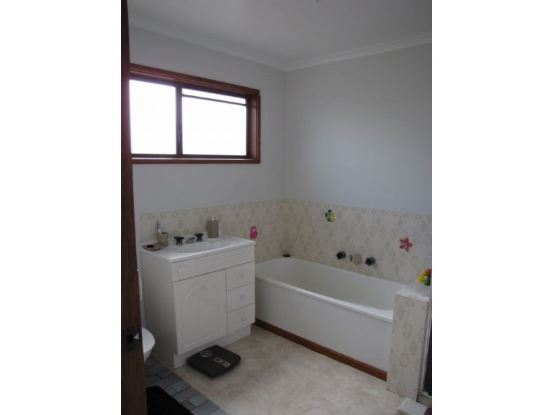 31 Cross Street, Newborough VIC 3825