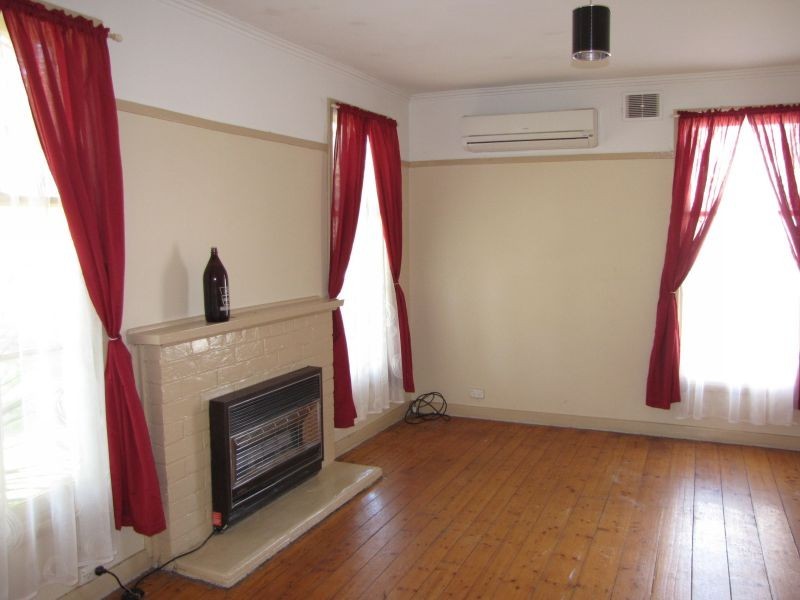 52 Service Road, Moe VIC 3825