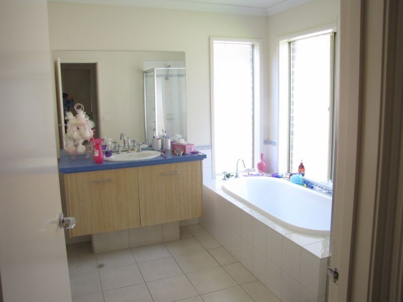 5 Crombe Court, Newborough VIC 3825