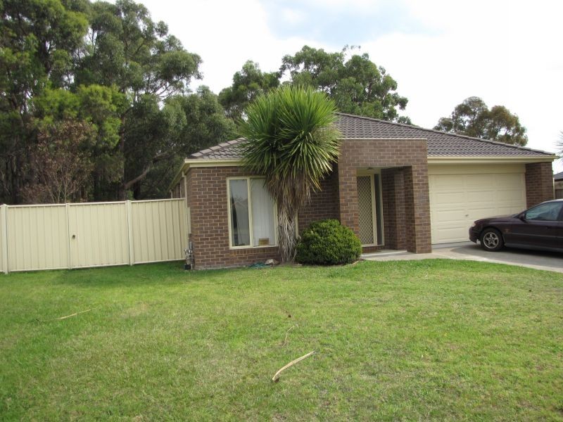 5 Crombe Court, Newborough VIC 3825