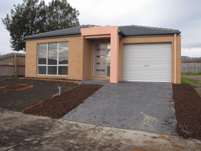 13A Randall Crescent, Moe VIC 3825