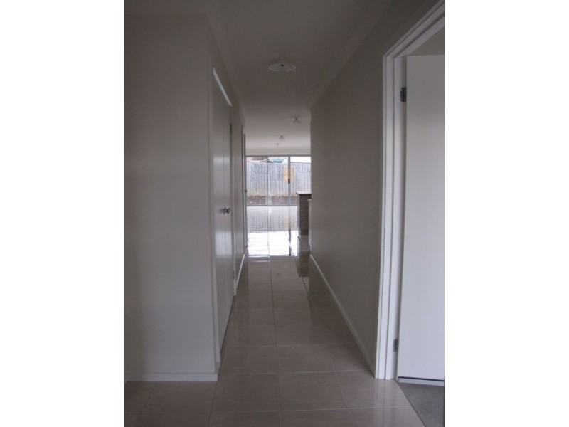 13A Randall Crescent, Moe VIC 3825