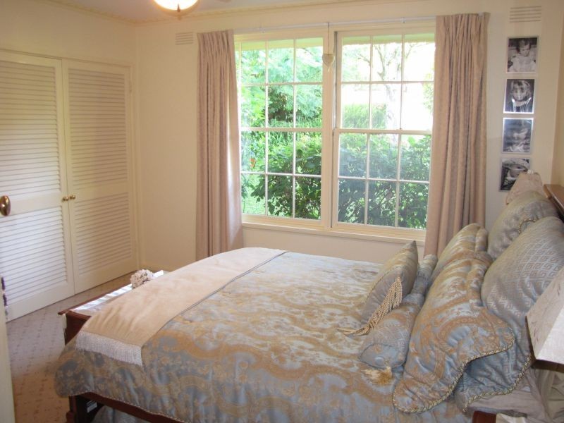 11 Smallburn Avenue, Newborough VIC 3825