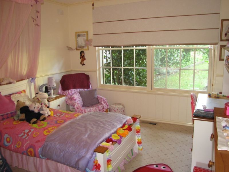 11 Smallburn Avenue, Newborough VIC 3825