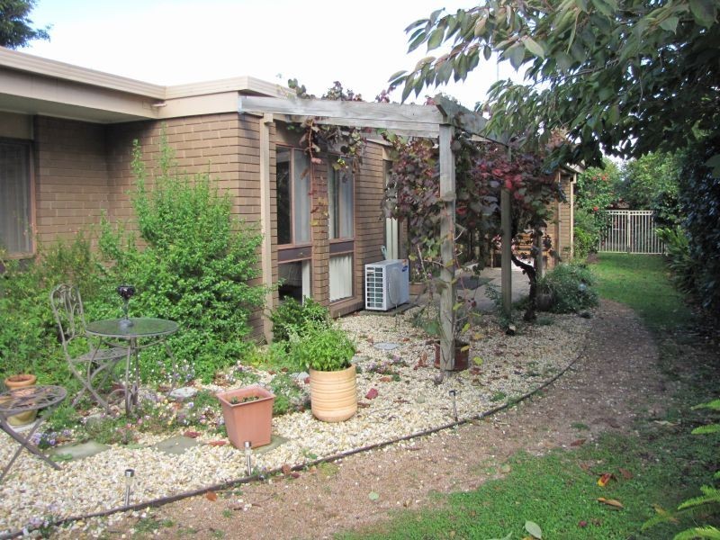 12 Belvedere Court, Newborough VIC 3825