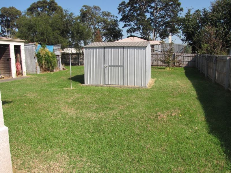 16 Ross Avenue, Moe VIC 3825