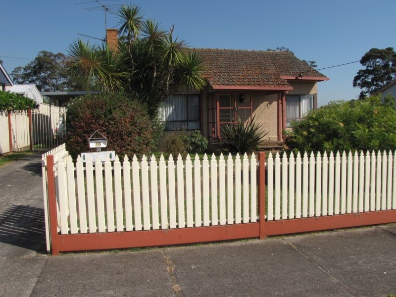 16 Ross Avenue, Moe VIC 3825
