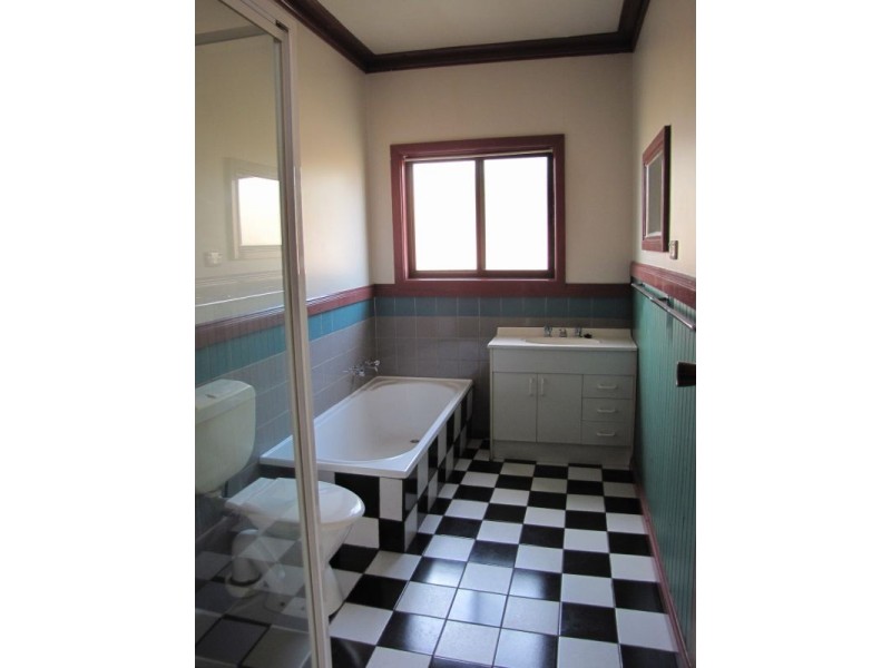 12 Bruce Street, Moe VIC 3825