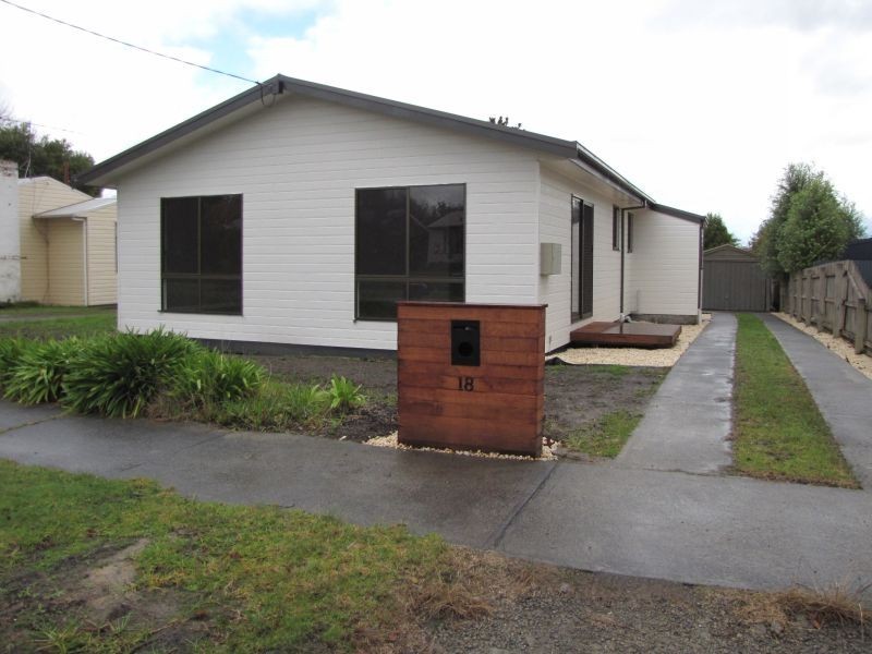 18 Boolarra Avenue, Newborough VIC 3825
