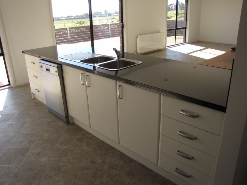 1 Ashlyn Parade, Moe VIC 3825