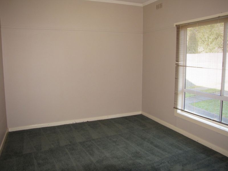 24 Service Road, Moe VIC 3825