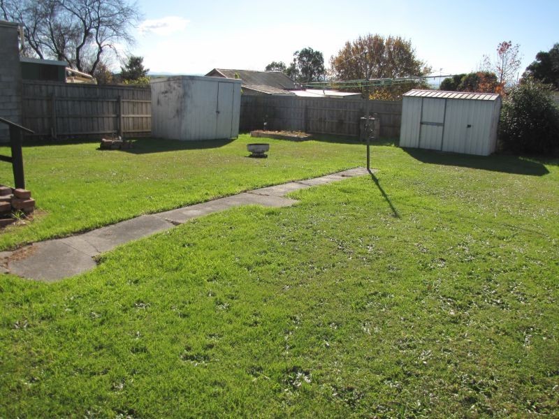 24 Service Road, Moe VIC 3825