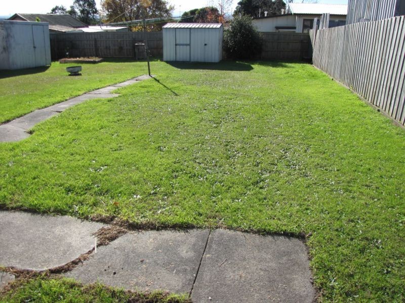 24 Service Road, Moe VIC 3825