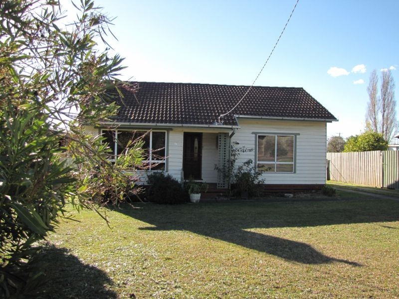 24 Service Road, Moe VIC 3825