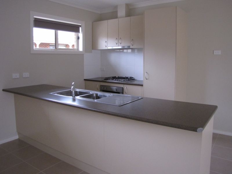 1/49 Sweetwater Place, Moe VIC 3825