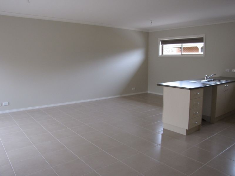 1/49 Sweetwater Place, Moe VIC 3825