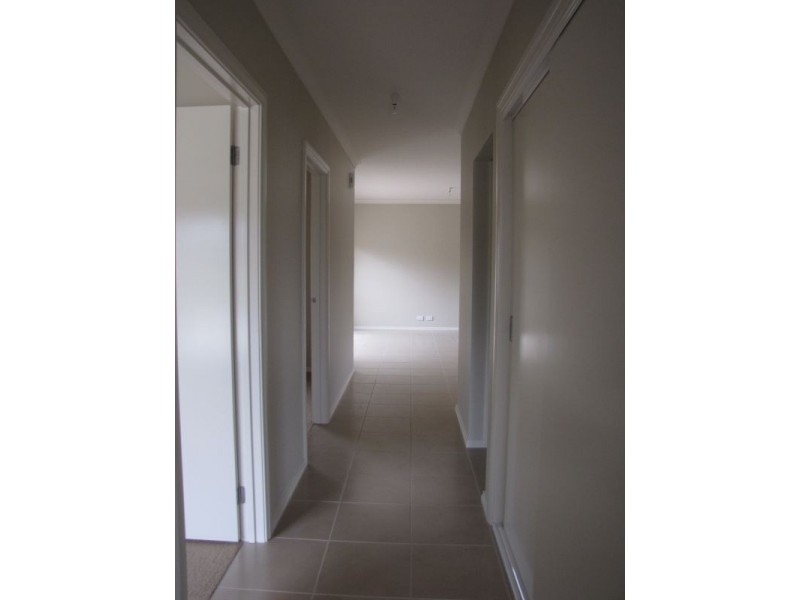 1/49 Sweetwater Place, Moe VIC 3825