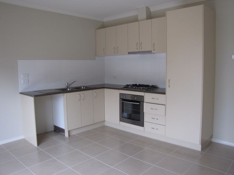 2/49 Sweetwater Place, Moe VIC 3825