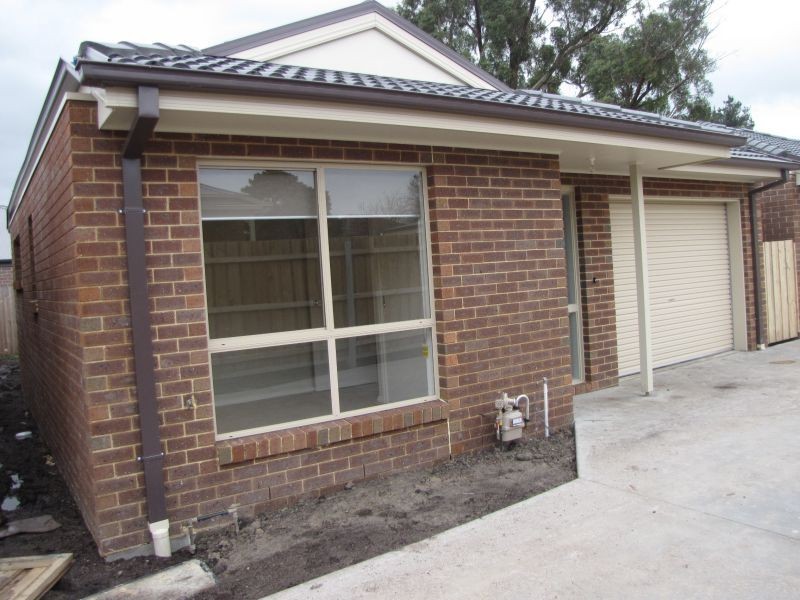 2/49 Sweetwater Place, Moe VIC 3825