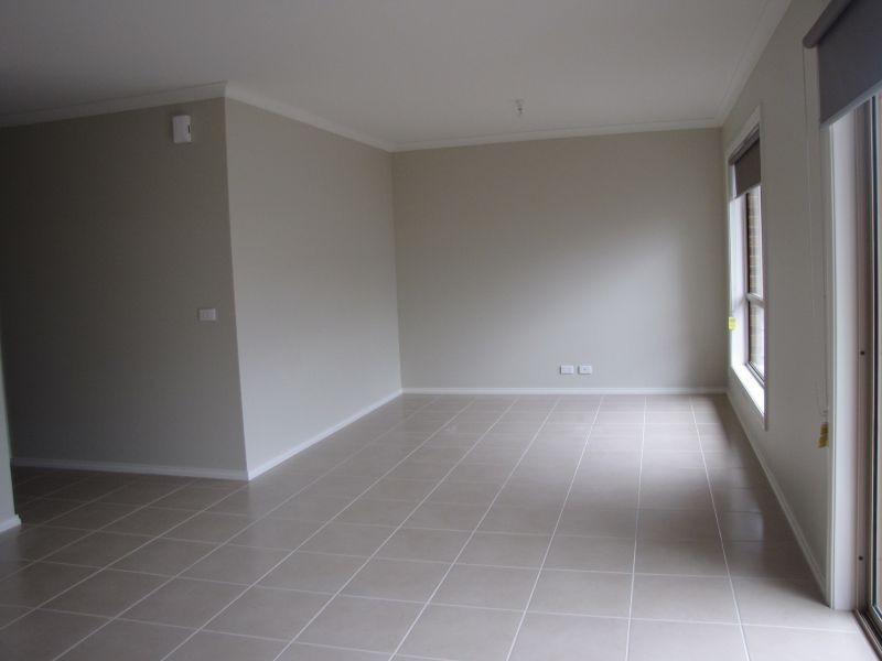 3/49 Sweetwater Place, Moe VIC 3825