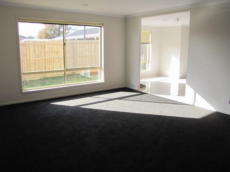 53 Sweetwater Place, Moe VIC 3825