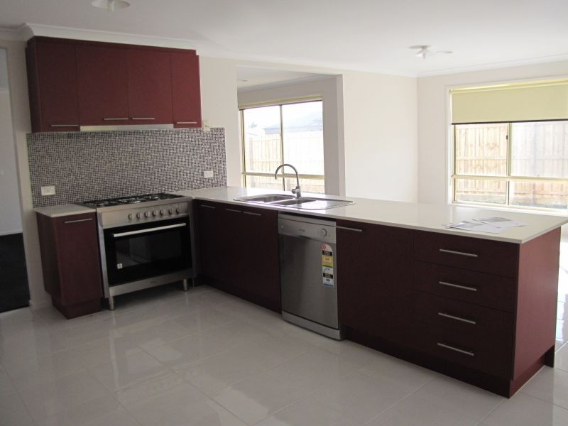 53 Sweetwater Place, Moe VIC 3825