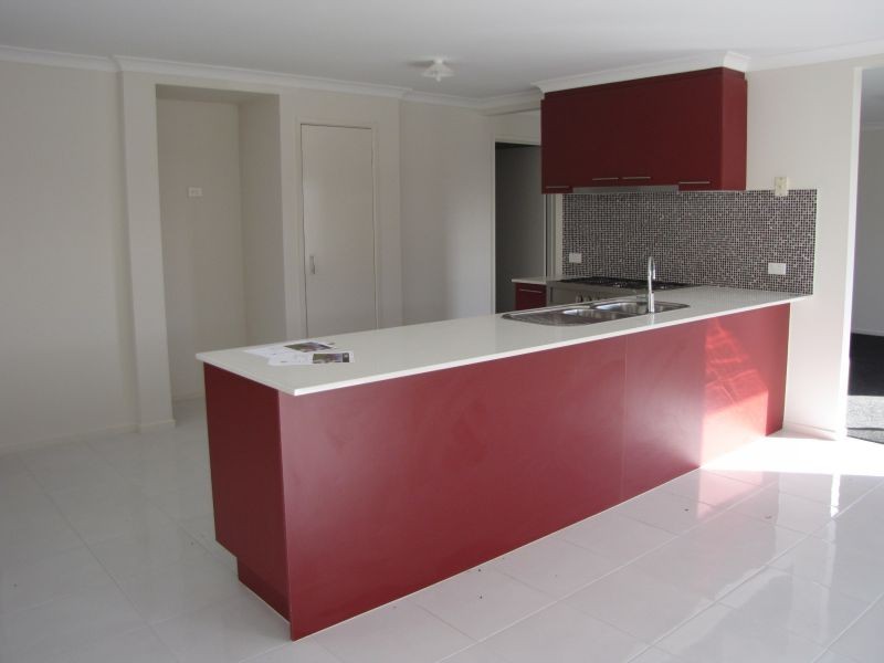 53 Sweetwater Place, Moe VIC 3825