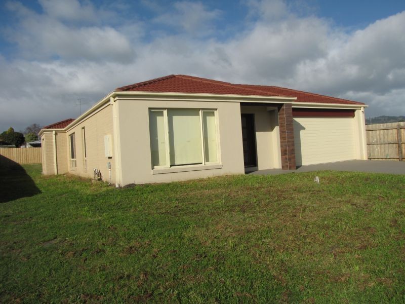 53 Sweetwater Place, Moe VIC 3825