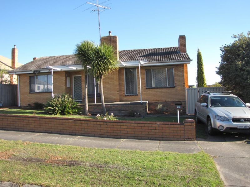17 William Street, Newborough VIC 3825
