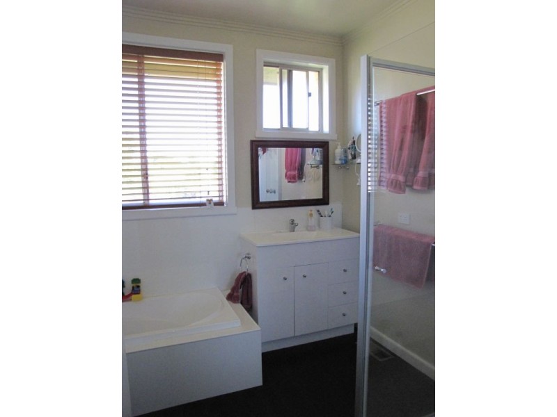 17 William Street, Newborough VIC 3825