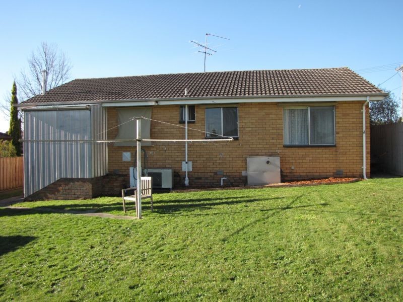 17 William Street, Newborough VIC 3825
