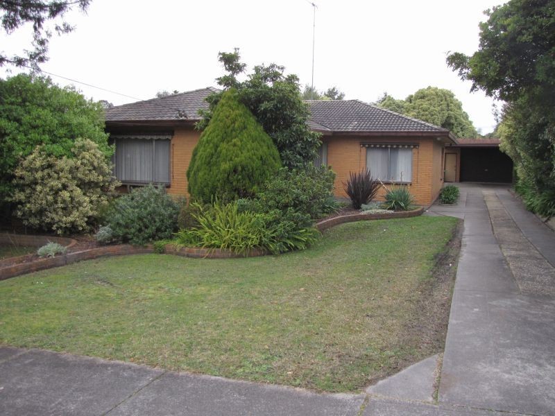 10 Ford Avenue, Newborough VIC 3825