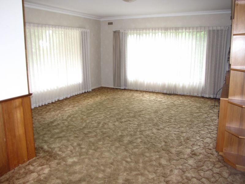 10 Ford Avenue, Newborough VIC 3825