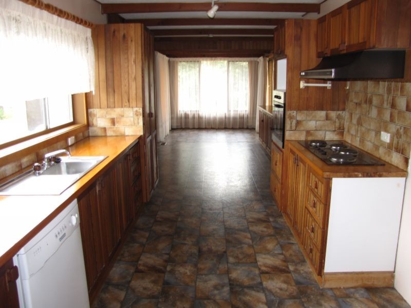 10 Ford Avenue, Newborough VIC 3825