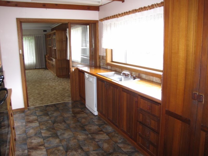 10 Ford Avenue, Newborough VIC 3825