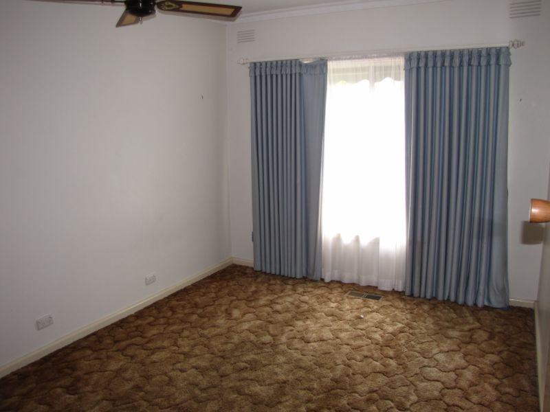 10 Ford Avenue, Newborough VIC 3825